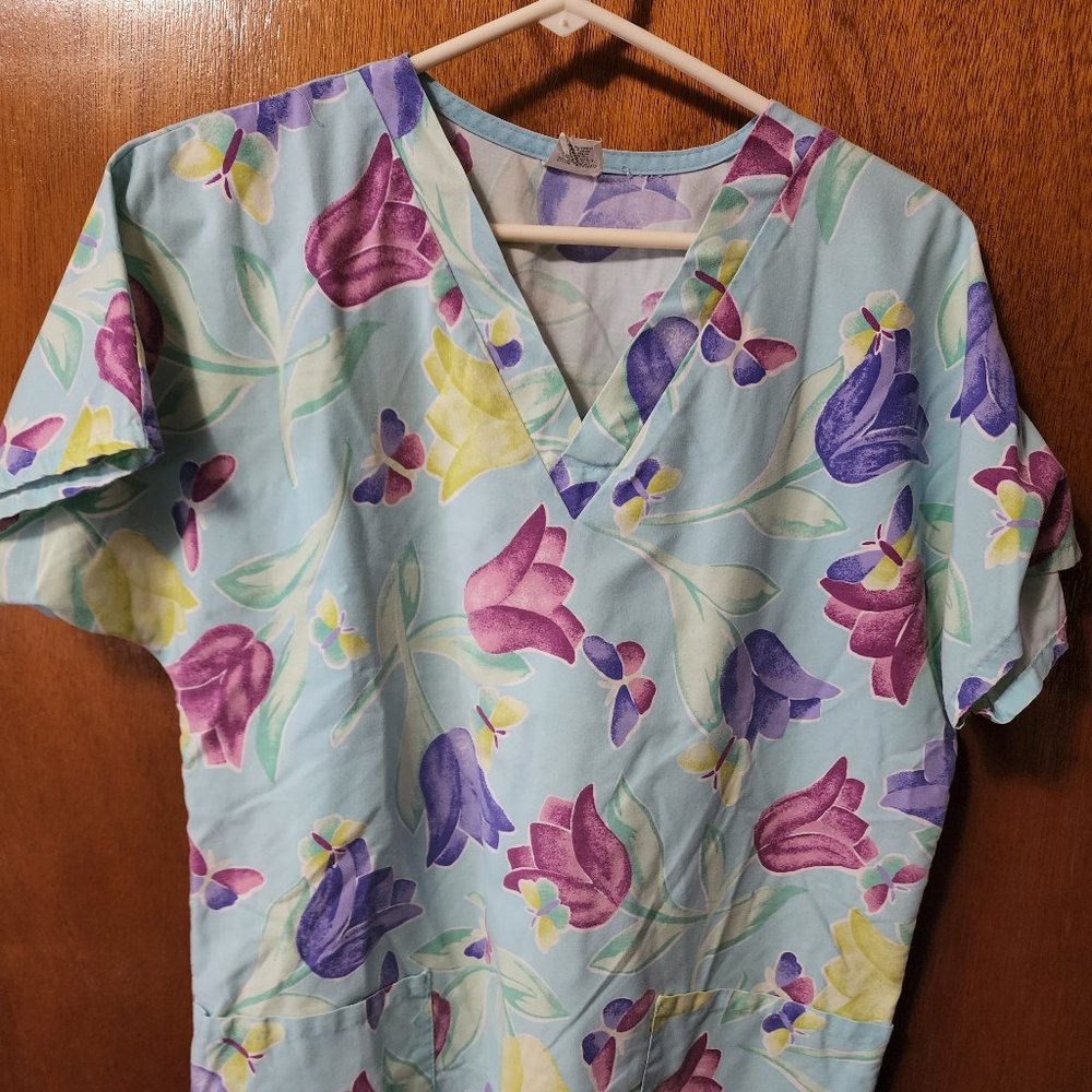 Women's Small AllHeart Blue V-Neck Floral Pattern Scrub Top